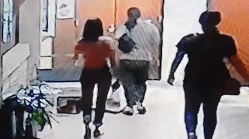 Video: Kinh hoàng cảnh người phụ nữ bị trăn khủng đớp trúng chân