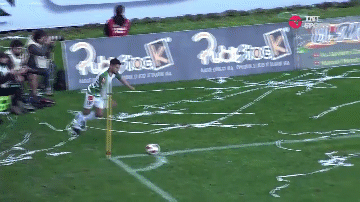 Video: Thủ môn ghi bàn cứu thua cho đội nhà ở phút chót