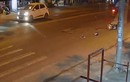 Video: Quái xế bốc đầu rồi lao trực diện vào xe tải 