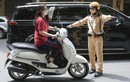 CSGT Hà Nội xử phạt học sinh vi phạm không đội mũ bảo hiểm