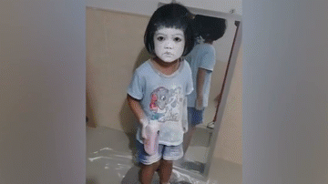 Video: Cha hoảng khi nhìn thấy gương mặt trắng bệch của con gái