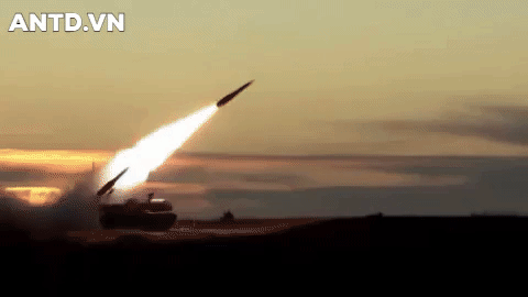 Tên lửa Buk-M1 Nga đánh chặn làm nổ tung tên lửa đối phương