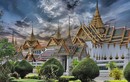 Dân Thái Lan phẫn nộ vì du khách mặc nội y trước Cung điện Hoàng gia
