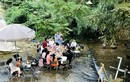 Giới trẻ lên núi tránh nóng: Ăn gà nướng, uống cà phê bên suối