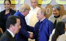 Cái bắt tay vui vẻ của ông Trump và Putin tại Việt Nam