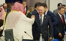 Màn bắt tay giữa ông Putin và thái tử Saudi Arabia gây chú ý