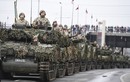 "Gã hàng xóm NATO" chung biên giới diễu binh khiến Nga nóng mặt 
