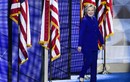 Ngắm phong cách thời trang quyền lực của bà Hillary Clinton