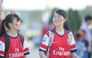 Fan nữ đẹp rạng ngời bên lề trận VN - Arsenal