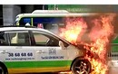 Taxi cháy dữ dội trên đường chở khách ra Tân Sơn Nhất