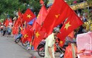 Cờ đỏ sao vàng rợp phố trước giờ Olympic Việt Nam xung trận