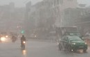 Ảnh hưởng bão số 9, khắp TP.HCM mưa "trắng trời", gió giật cực mạnh