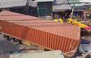 Xe container tông sập 3 nhà dân, 14 người thoát chết trong gang tấc