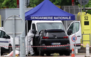 Pháp truy lùng kẻ phục kích xe cảnh sát, giải thoát tù nhân