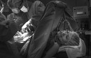 Ấn tượng chùm ảnh nhiếp ảnh gia Việt chụp vợ sinh mổ
