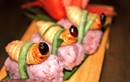 Rùng mình với món sushi đuông dừa kinh dị ở Malaysia