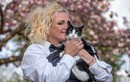 Người phụ nữ kết hôn với con mèo cưng vì lý do gây sốc