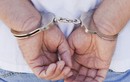 Bốn gã đàn ông cưỡng hiếp vợ của nhau lĩnh án gần 100 năm tù