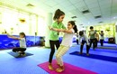 Cô bé 7 tuổi trở thành giáo viên yoga nhỏ tuổi nhất thế giới