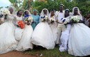 Người đàn ông Uganda cưới 7 vợ cùng ngày, tặng mỗi người chiếc ô tô