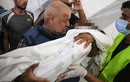 Phóng viên chiến trường ở Gaza sững sờ trước thi thể vợ con