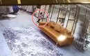 Ấn Độ: Bé gái 3 tuổi tử vong vì cửa gương đè trúng người