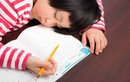 4 hiểm họa đáng sợ khi trẻ không chịu ngủ sớm