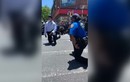 Cảnh sát New York và người biểu tình "đồng lòng" quỳ gối