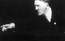 Ảnh độc: Trùm phát xít Hitler như “kẻ điên” khi tập diễn thuyết