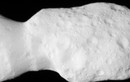 NASA công bố ảnh sốc hành tinh giống y... hạt đậu phộng