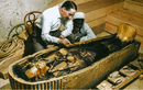 Mở mộ vua Ai Cập, chuyên gia sửng sốt hét lớn: Toàn vàng ròng