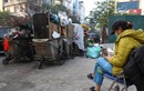 Công nhân rác ngày cuối năm: Ngóng xe cẩu như “ngóng mẹ về chợ“