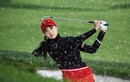 Nữ golf thủ Hàn Quốc khoe đường cong thường bị nhầm là người mẫu