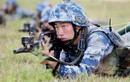 Vì sao binh sĩ Trung Quốc phải đội "nón sắt" tạo khói khi tập trận?