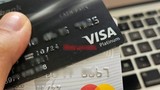 Tin tức 24h: Vụ chủ thẻ tín dụng bị đòi 8,8 tỉ đồng sau 11 năm: Cách tính lãi suất và phí phạt ít người để ý