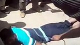 Phiến quân Syria đánh người dã man giữa phố