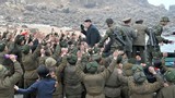 Nhà lãnh đạo Kim Jong-un đến sát biên giới Hàn Quốc