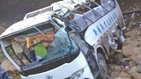 Xe khách Trung Quốc lao xuống vực, 15 du khách thiệt mạng