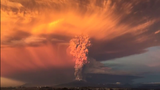 Kinh hãi cảnh tượng núi lửa nguy hiểm nhất Chile nổi giận