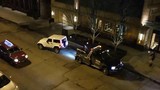 Ô tô "nhảy" khỏi càng xe cảnh sát áp tải chạy trốn
