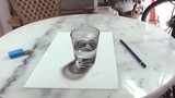 Xem cây bút chì thần kỳ vẽ ra cốc nước