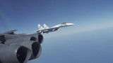 Cận cảnh Su-27 Nga "tạt đầu" B-52 trên Biển Đen khiến Mỹ tức giận