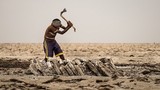 Cảnh lao động nhọc nhằn của thợ mỏ muối Ethiopia 