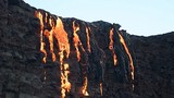 Thác dung nham nóng chảy từ núi lửa Mỹ
