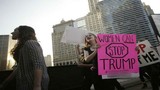 Ảnh: Phụ nữ biểu tình phản đối tỷ phú Donald Trump