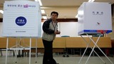 Toàn cảnh cử tri Hàn Quốc bỏ phiếu bầu tổng thống mới