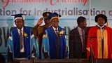 Ảnh: Tổng thống Zimbabwe lần đầu tái xuất sau khi bị “quản thúc”