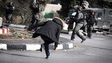 Khoảnh khắc kinh hoàng Israel bắn chết người Palestine đeo “đai bom“