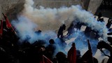 Hình ảnh biểu tình dữ dội bùng phát ở Hy Lạp