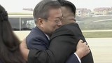 Bất ngờ hành động của ông Kim Jong-un khi đón Tổng thống Hàn Quốc